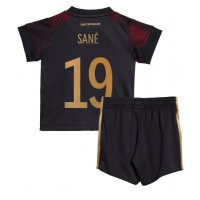 Camiseta Alemania Leroy Sane #19 Visitante Equipación para niños Mundial 2022 manga corta (+ pantalones cortos)